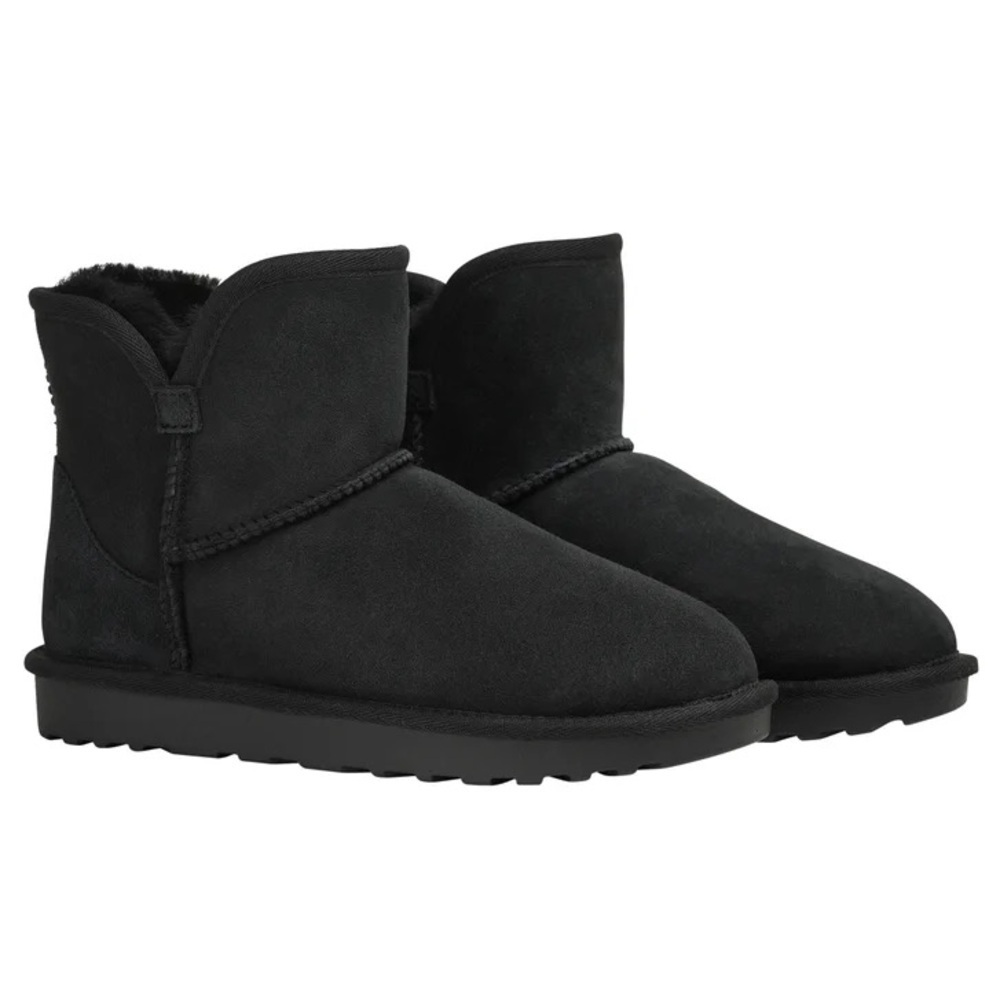 NIB Kirkland Signature Ladies' Shearling Boot